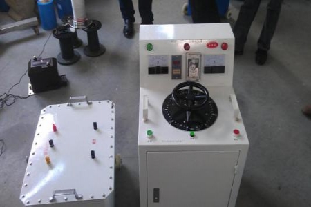 分體式三倍頻電源發(fā)生器-揚(yáng)州達(dá)瑞